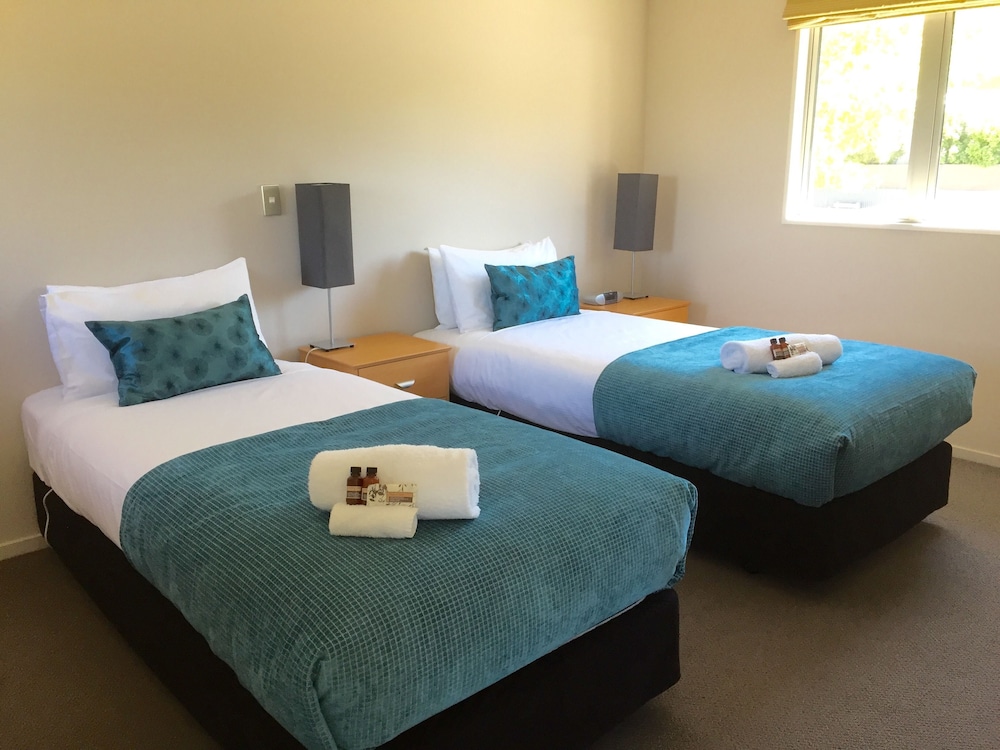 3 BEDROOMS, APARTMENT