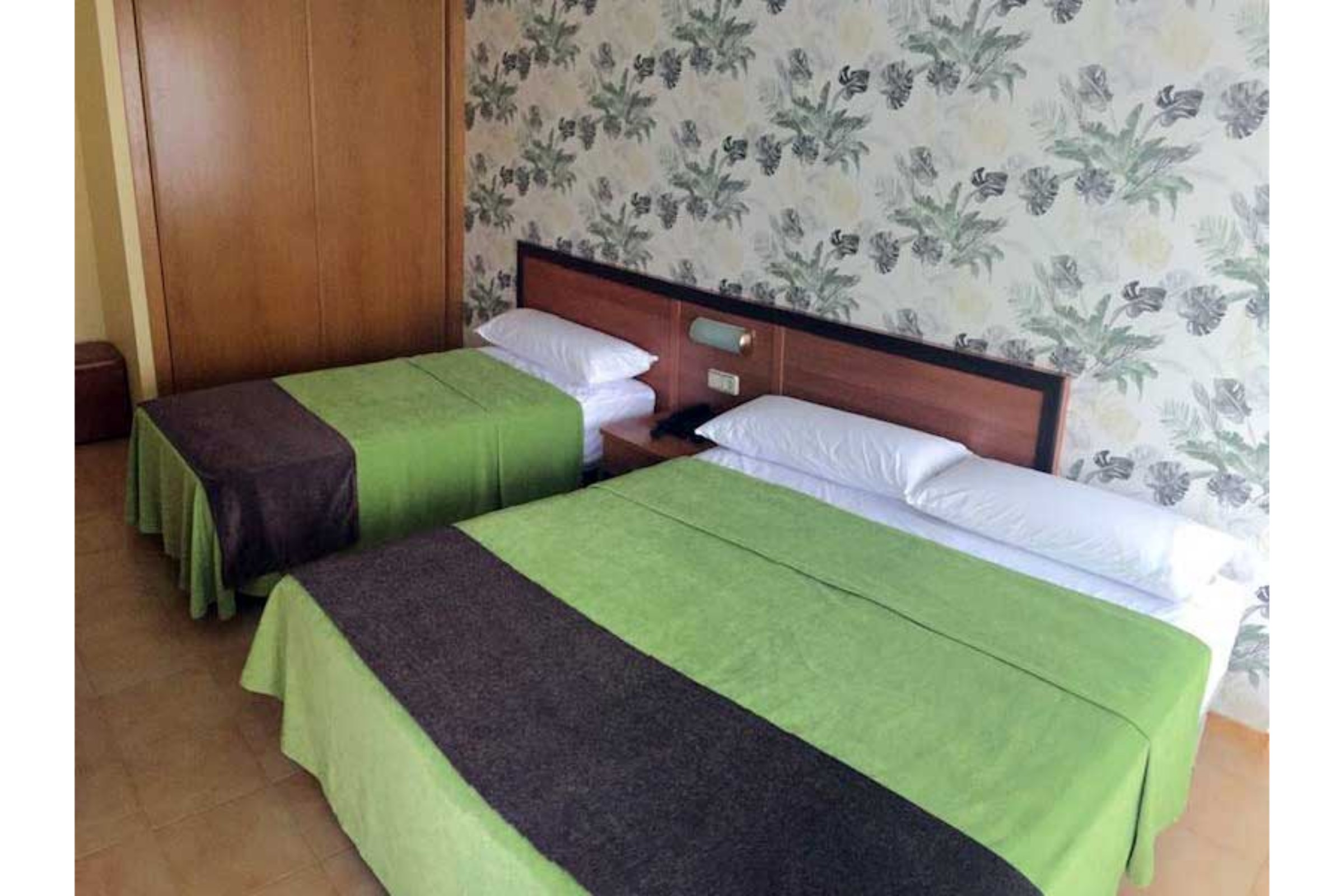 Room, Double Bed, with Child Extra Bed, Garden View