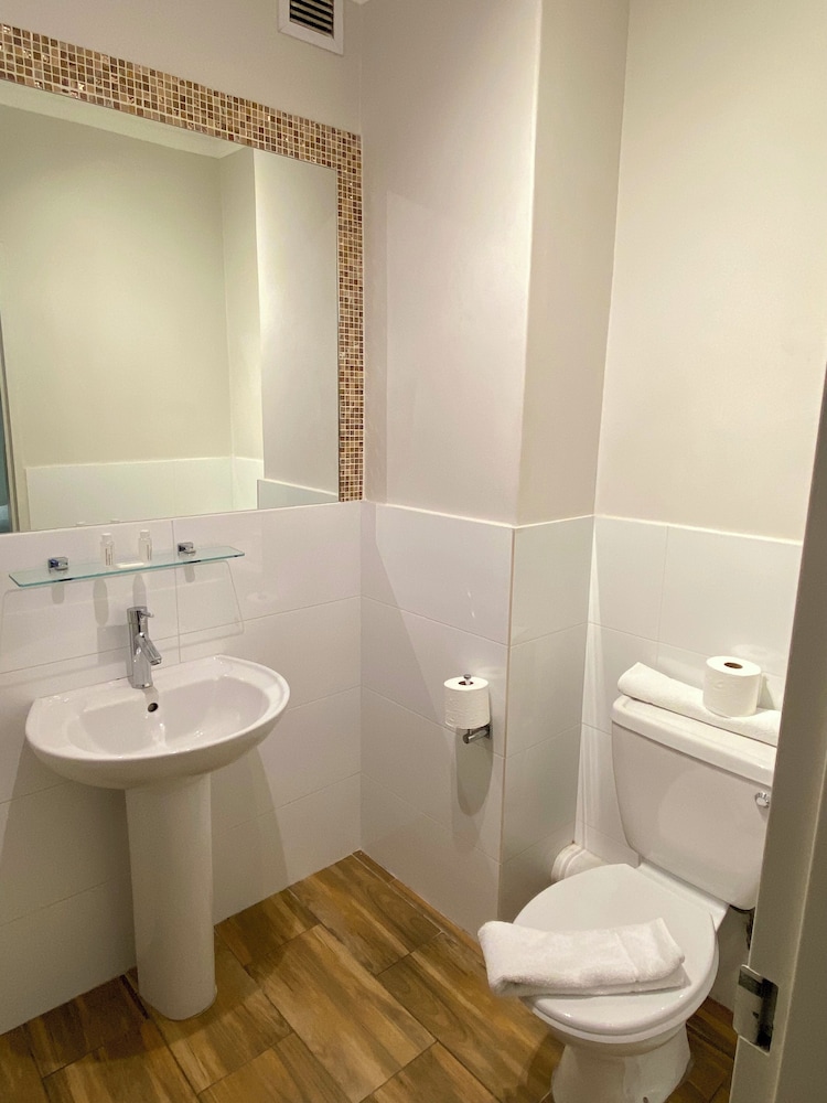 Midtown Rentals At The Four Seasons 32/38