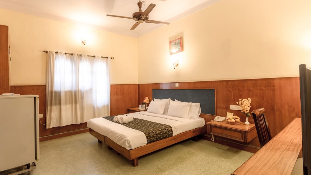 WOODLANDS HOTEL 28/50
