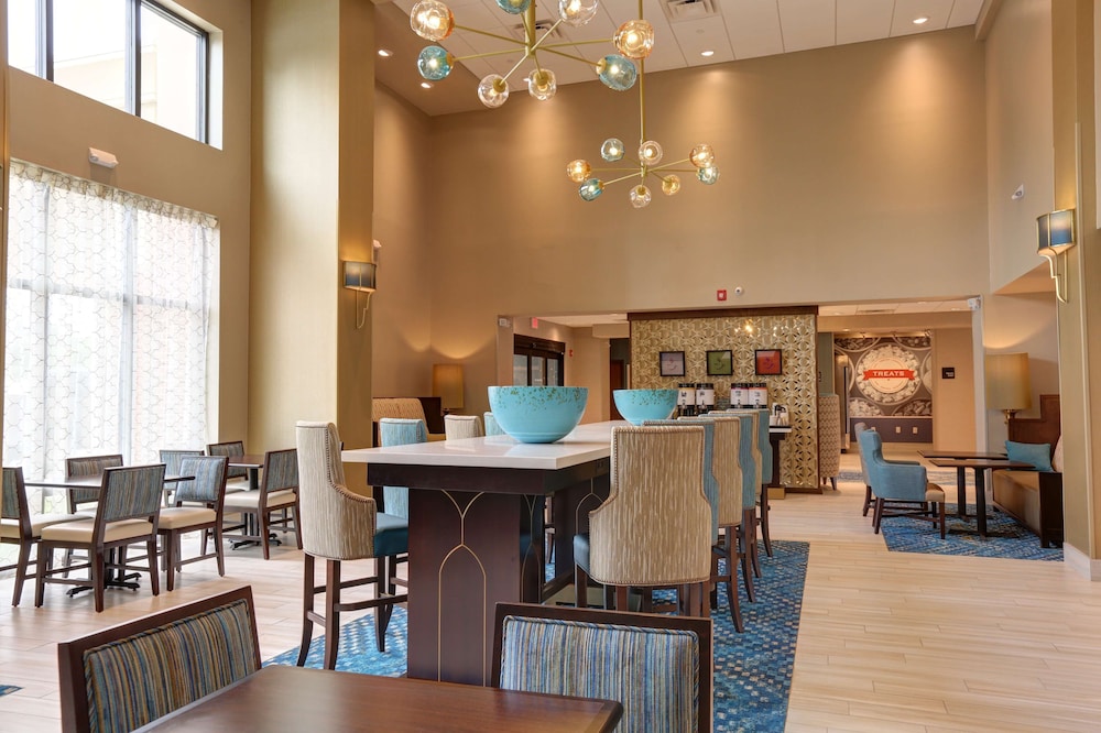 Hampton Inn And Suites Tampa Busch Gardens Area 32/46