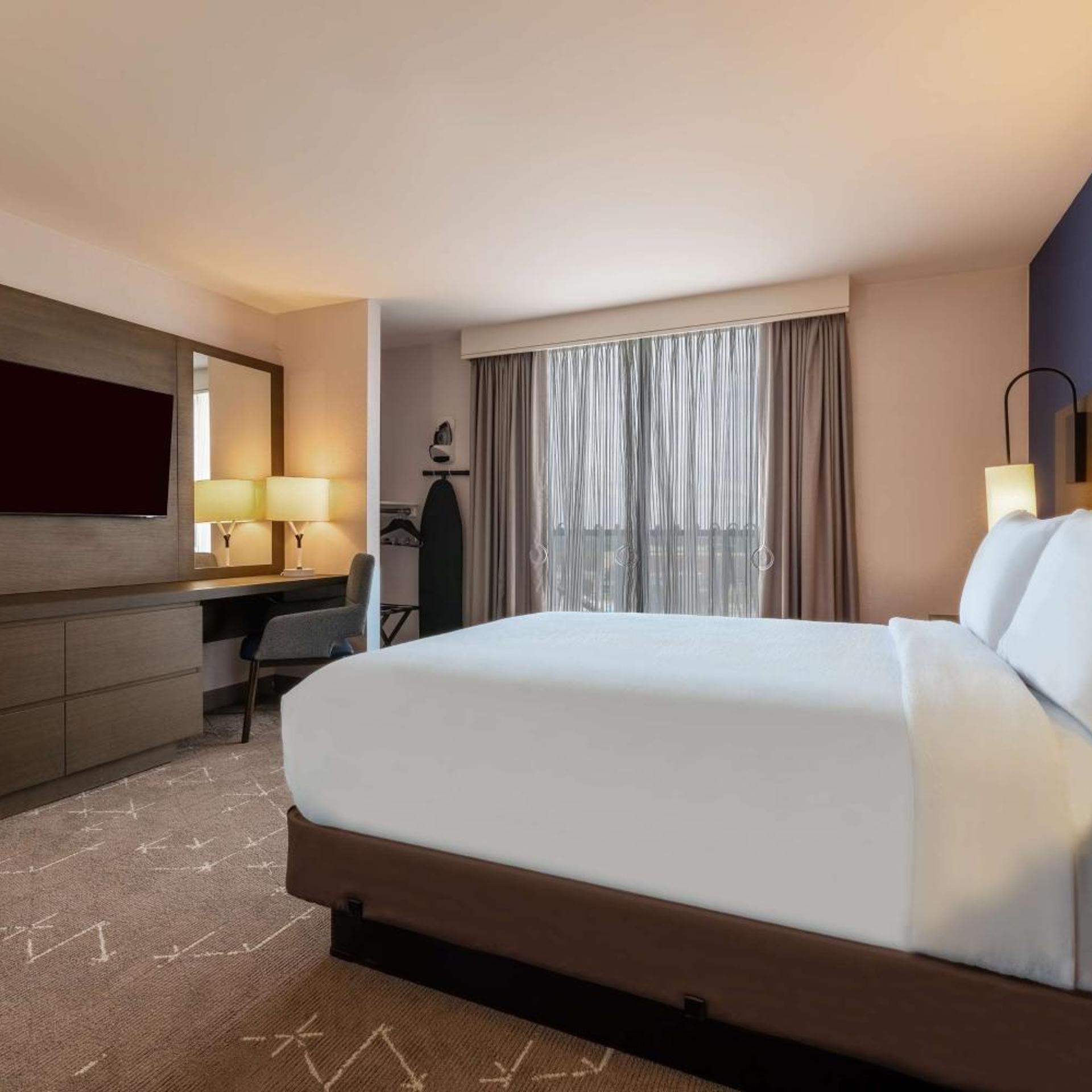 1 BEDROOM, SUITE, KING BED, ACCESSIBLE