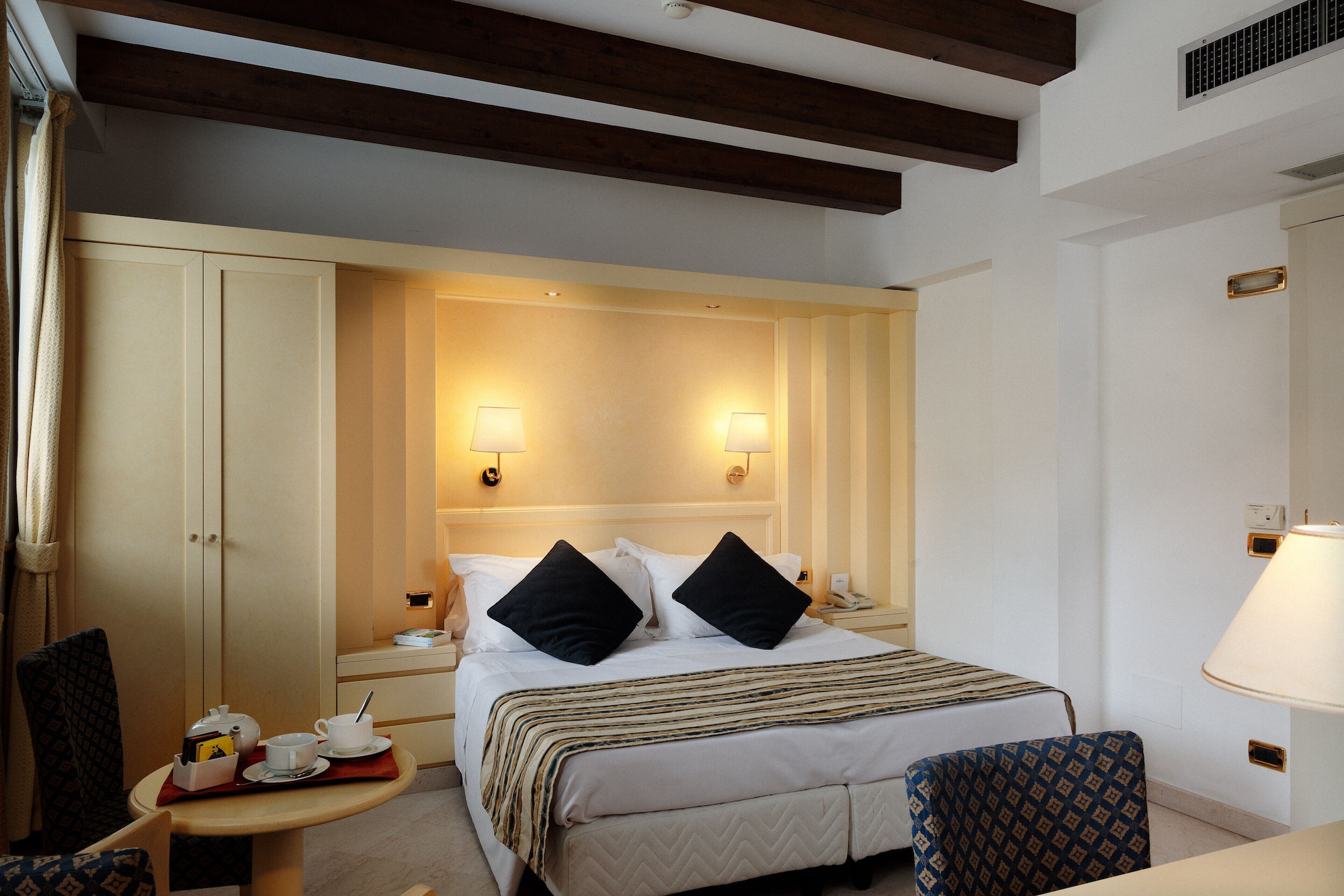 CLASSIC, DOUBLE OR TWIN BED