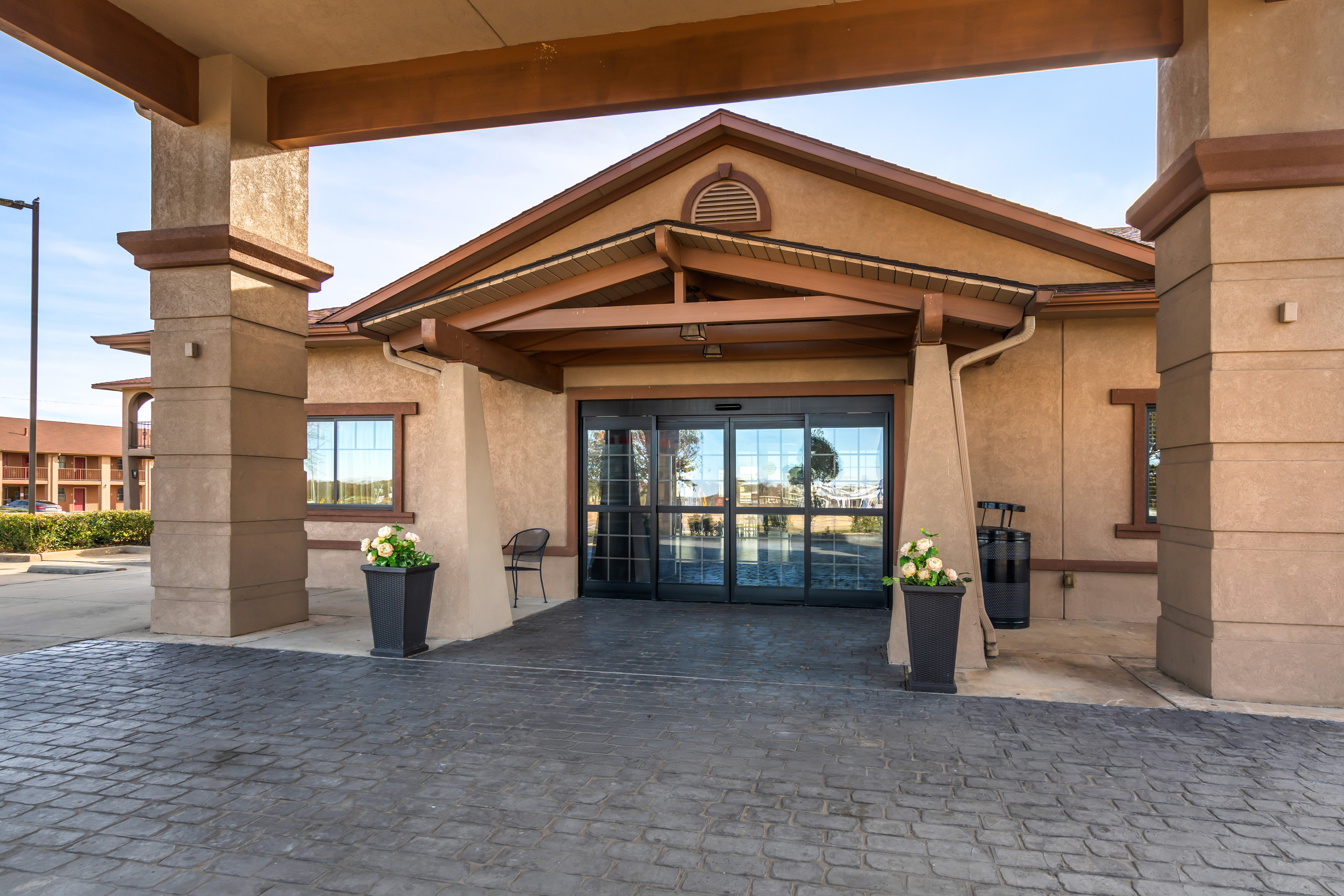 Red Roof Inn & Suites Sulphur Springs 10/26