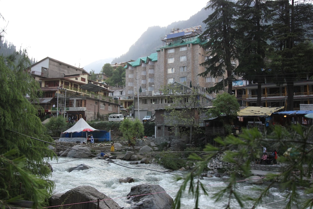 Golden Tulip Manali 86/92