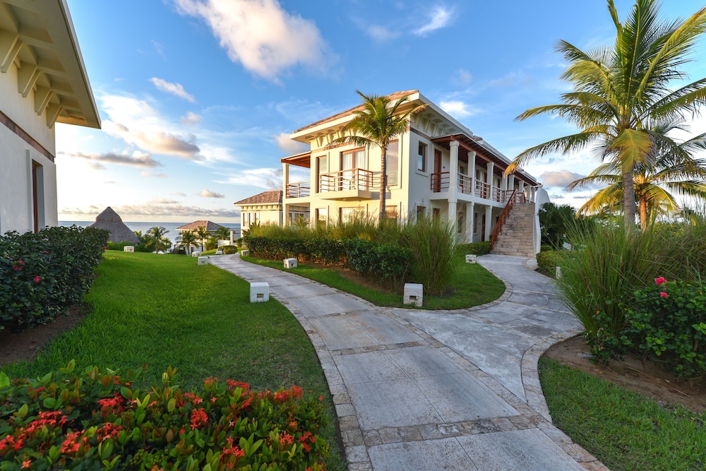 Las Verandas Hotel And Villas 66/73