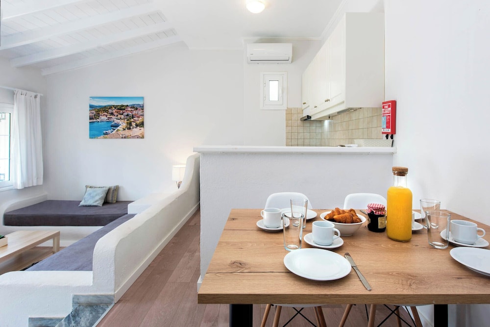 Ariti Apartments 42/51