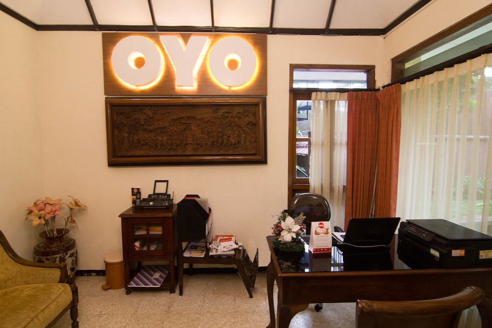 Oyo 261 Sasono Putro Guest House 16/22
