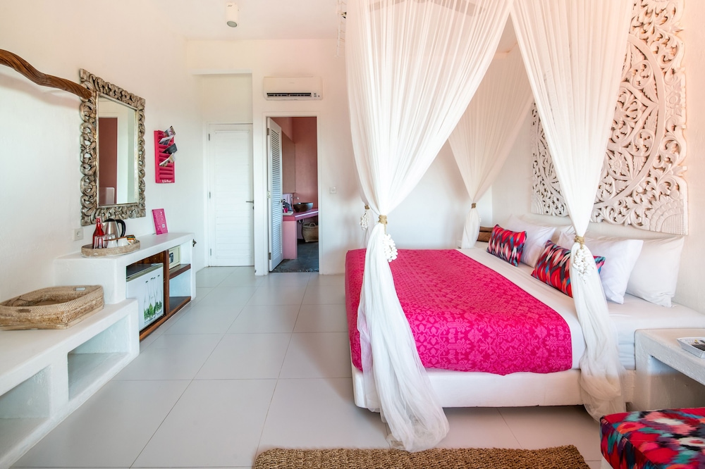 PinkCoco Uluwatu - Constant Surprises & for Cool Adults Only 16/50