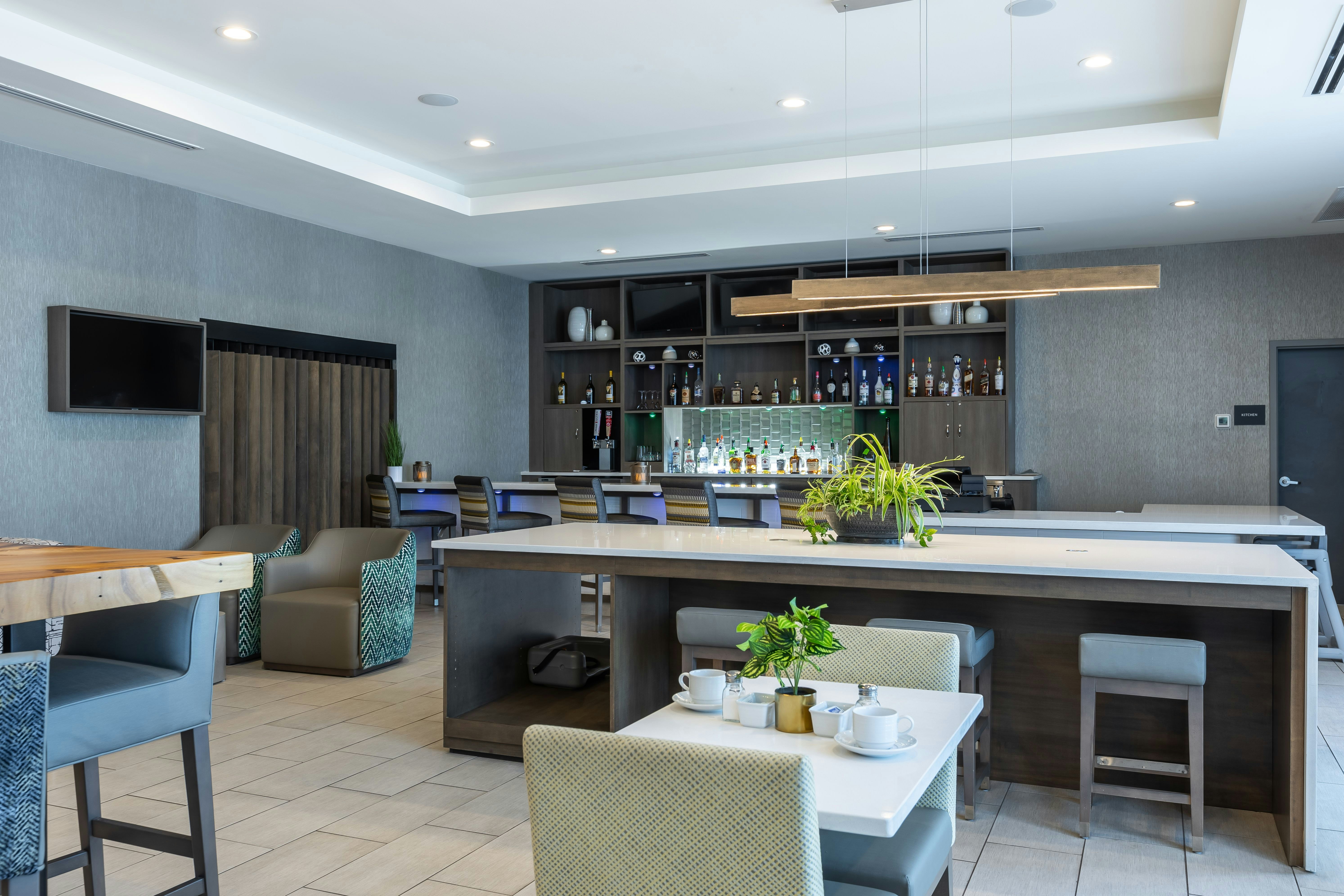 Holiday Inn Woodruff Road 40/53