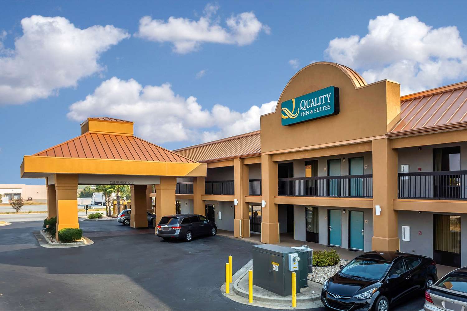 Quality Inn & Suites near Robins Air Force Base 18/21