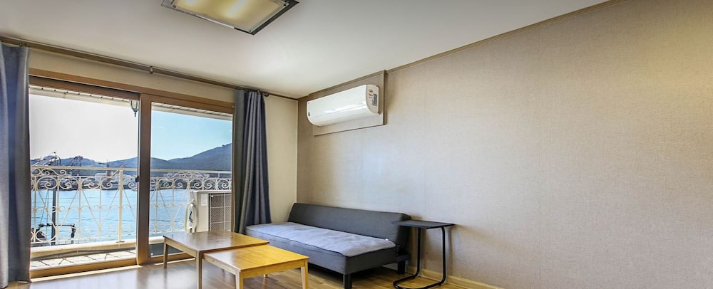 Hansan Hotel 27/28