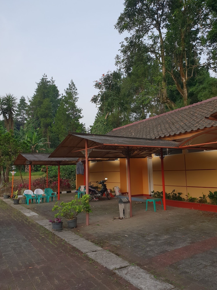 Hotel Cisarua Indah 5/36