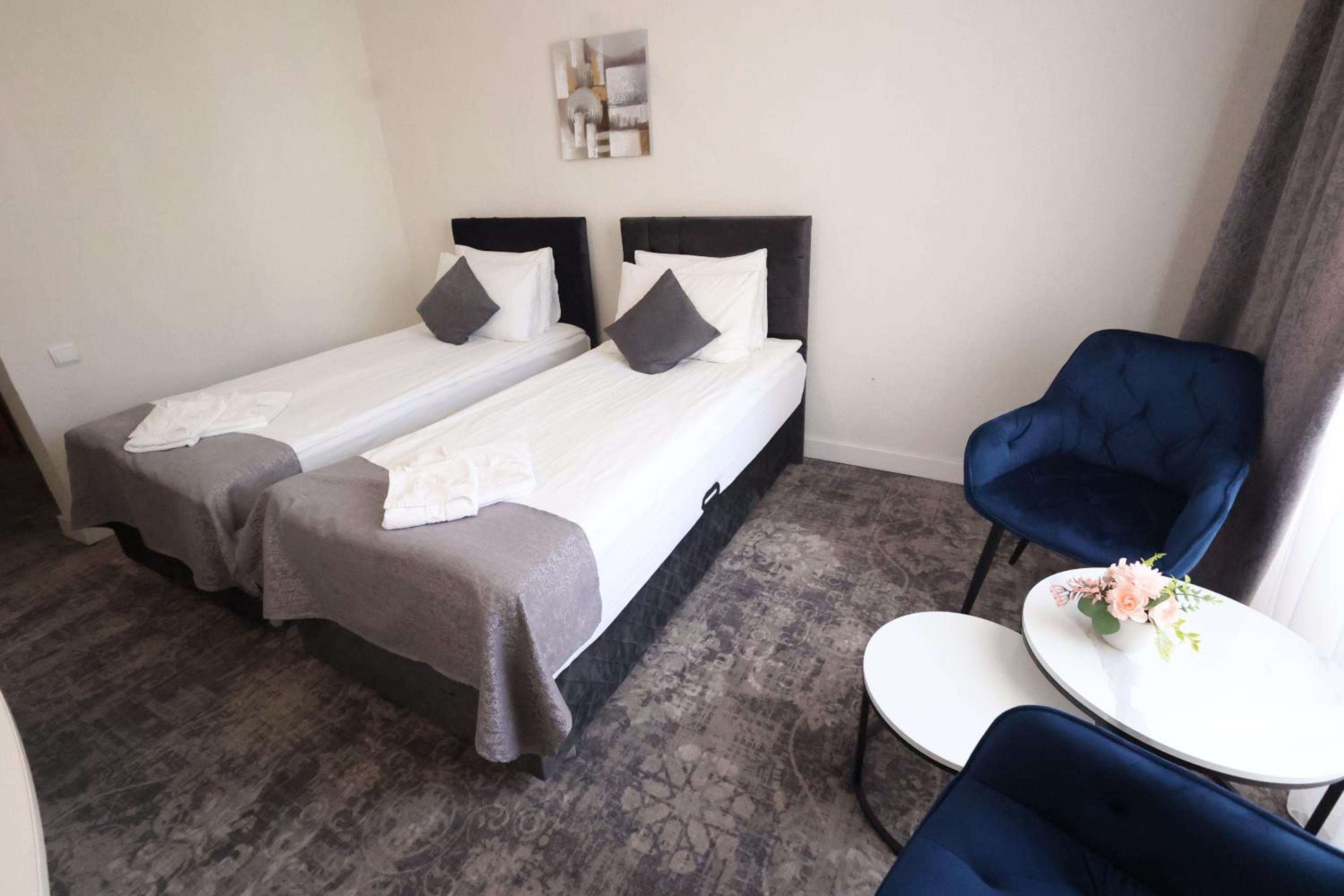 Room, Twin Beds, No Balcony
