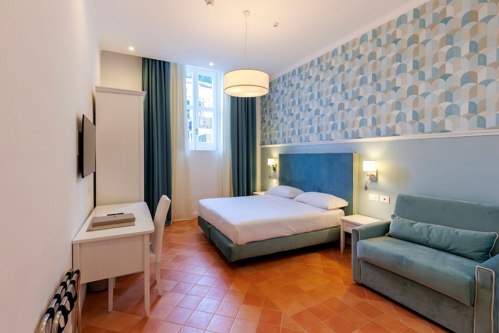 غرفة كلاسيكية ثلاثية، D'Amalfi Hospitality 2/9