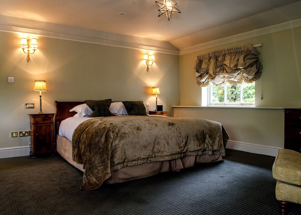 The Bishopstrow Hotel and Spa 12/86