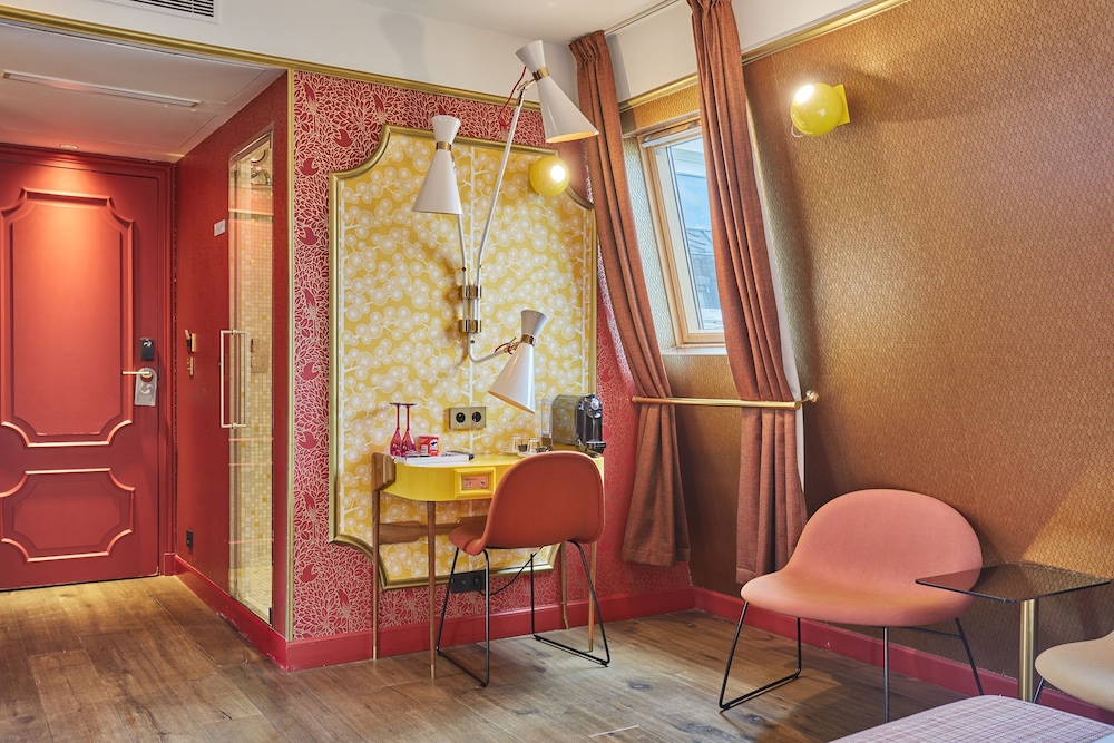 Idol Hotel 36/47