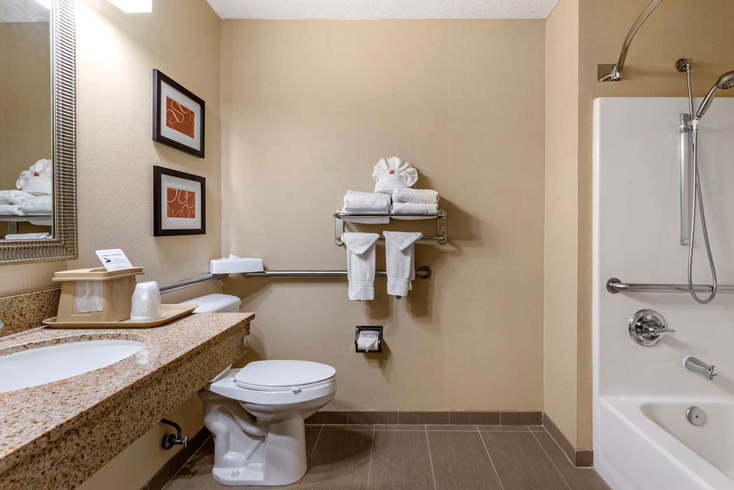 Comfort Suites Linn County Fairground And Expo 38/38
