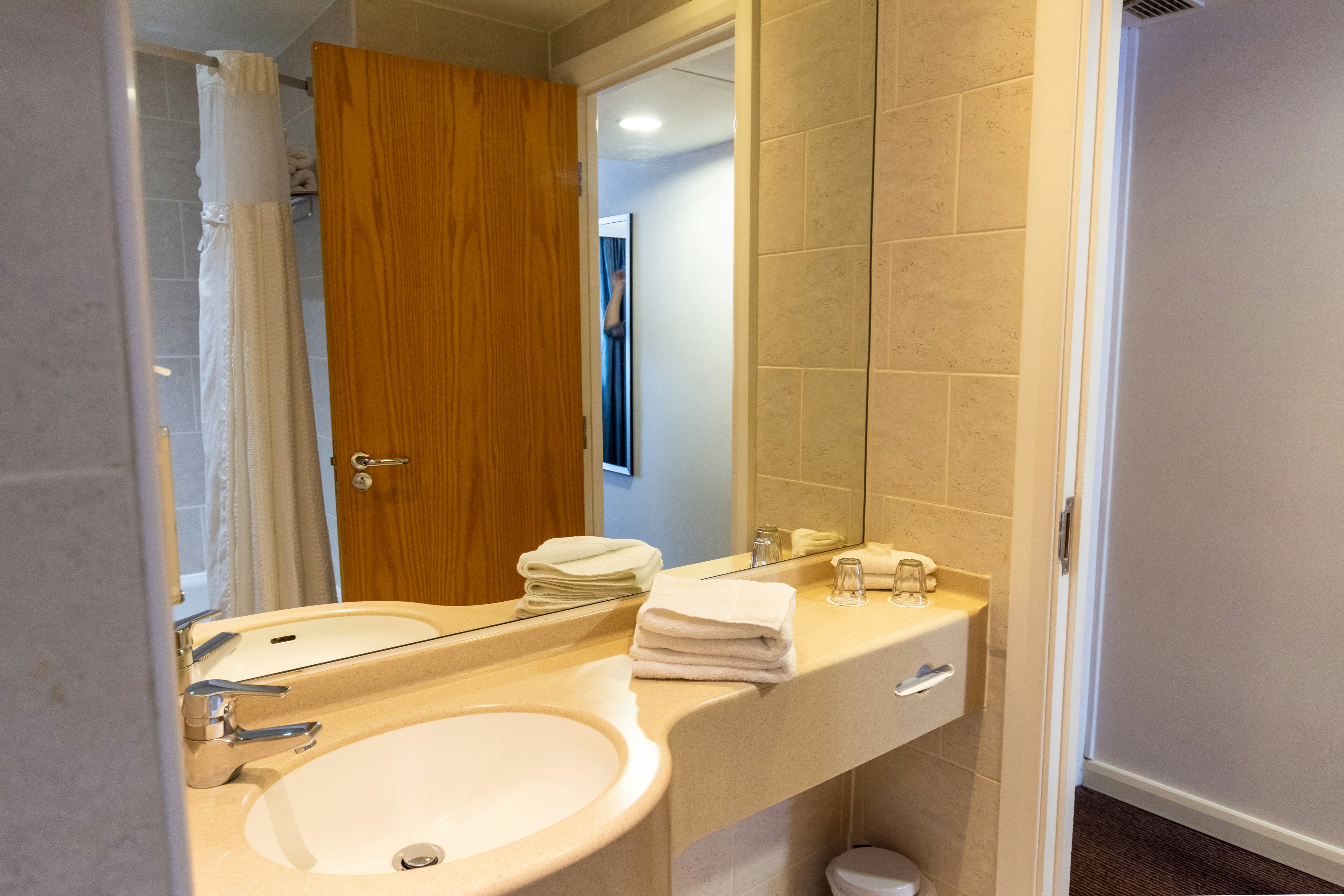 HOLIDAY INN LIVERPOOL 50/50
