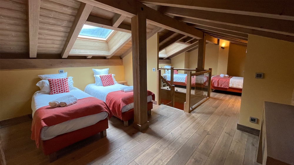MEZZANINE, EXECUTIVE, SUITE, APARTMENT