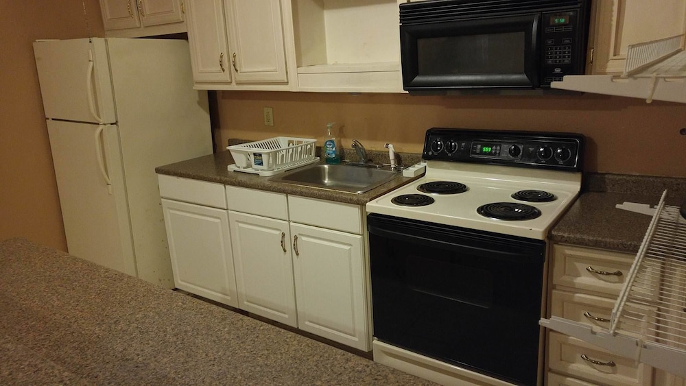 Studio Suites Extended Stay 20/41