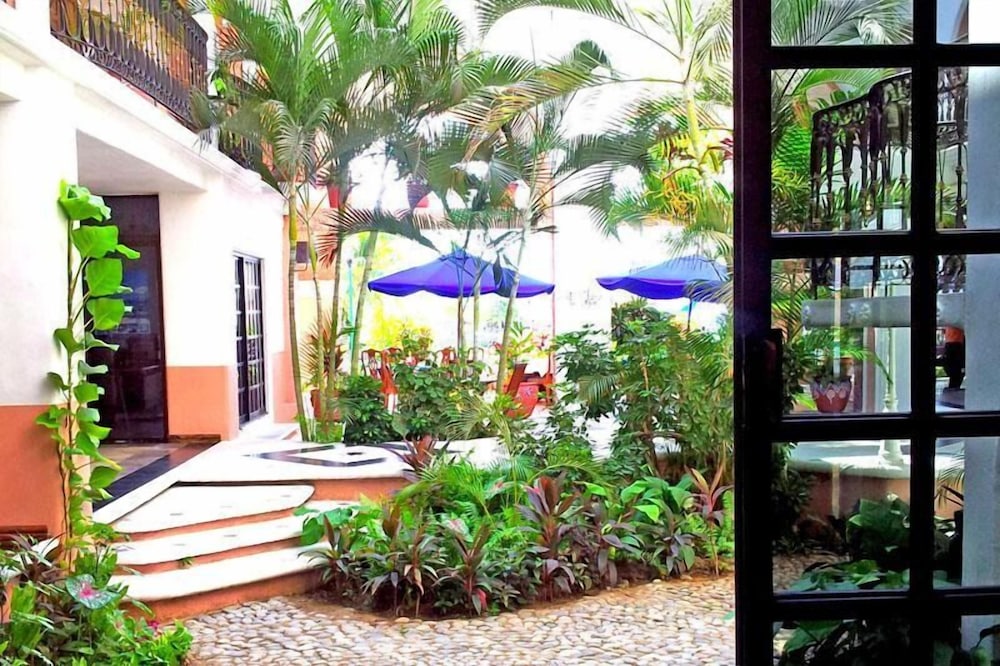 Canadian Resorts Huatulco 27/30