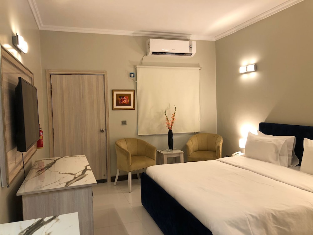 Airport Hotel 21/59