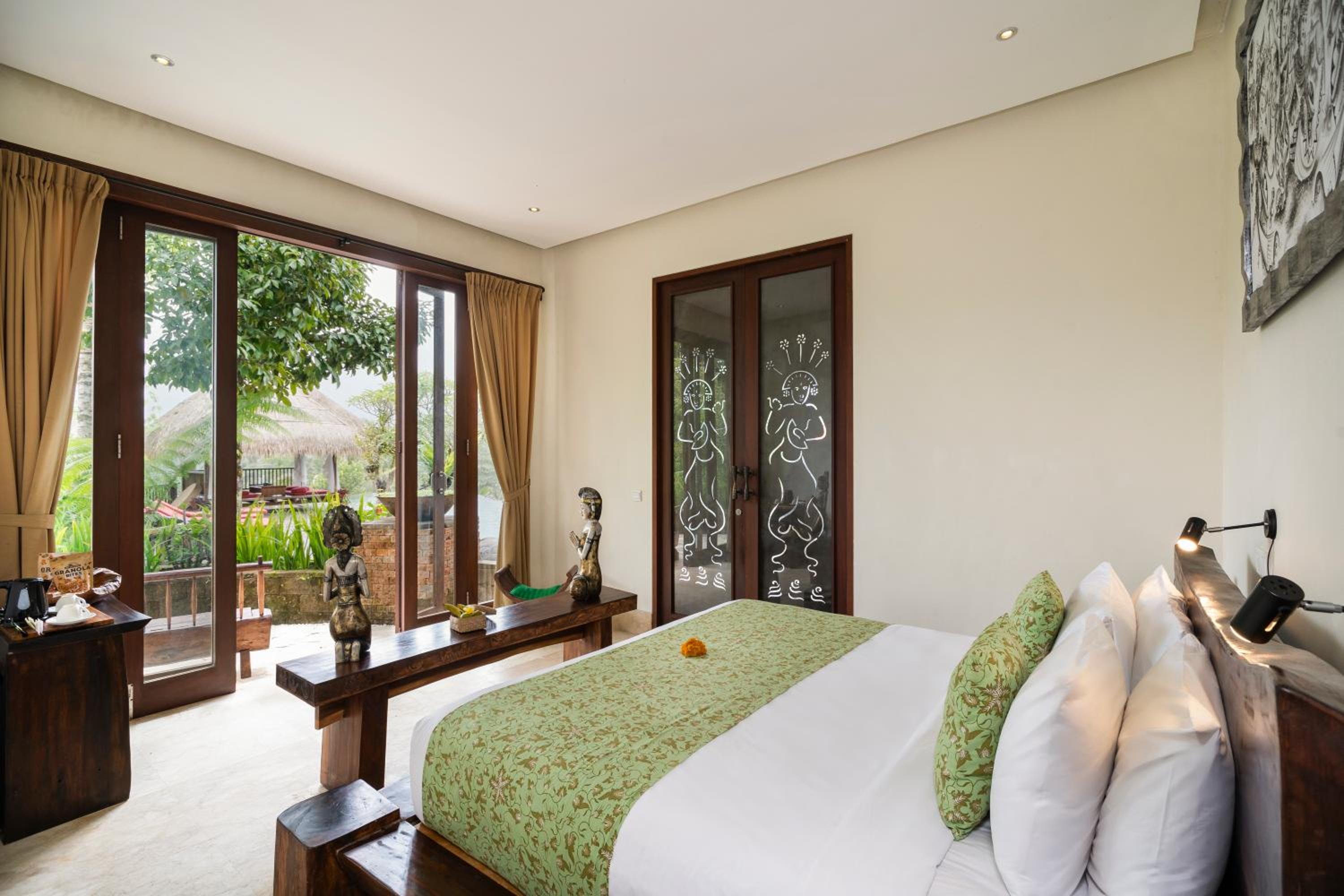 Grand, Deluxe, 2 King Beds