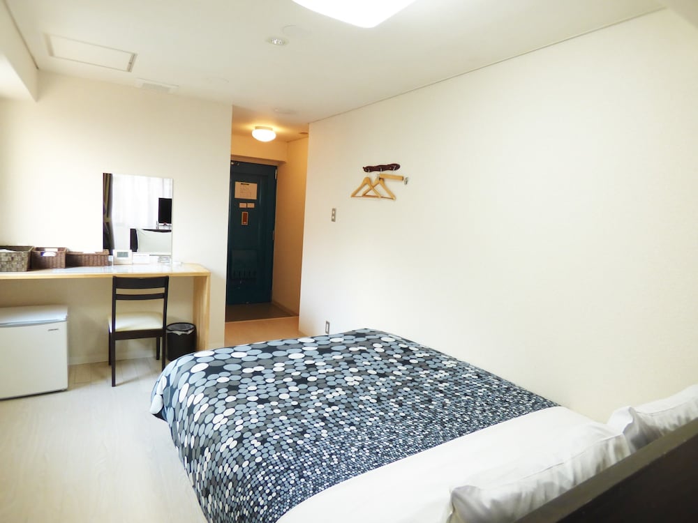 ROOM, DOUBLE BED