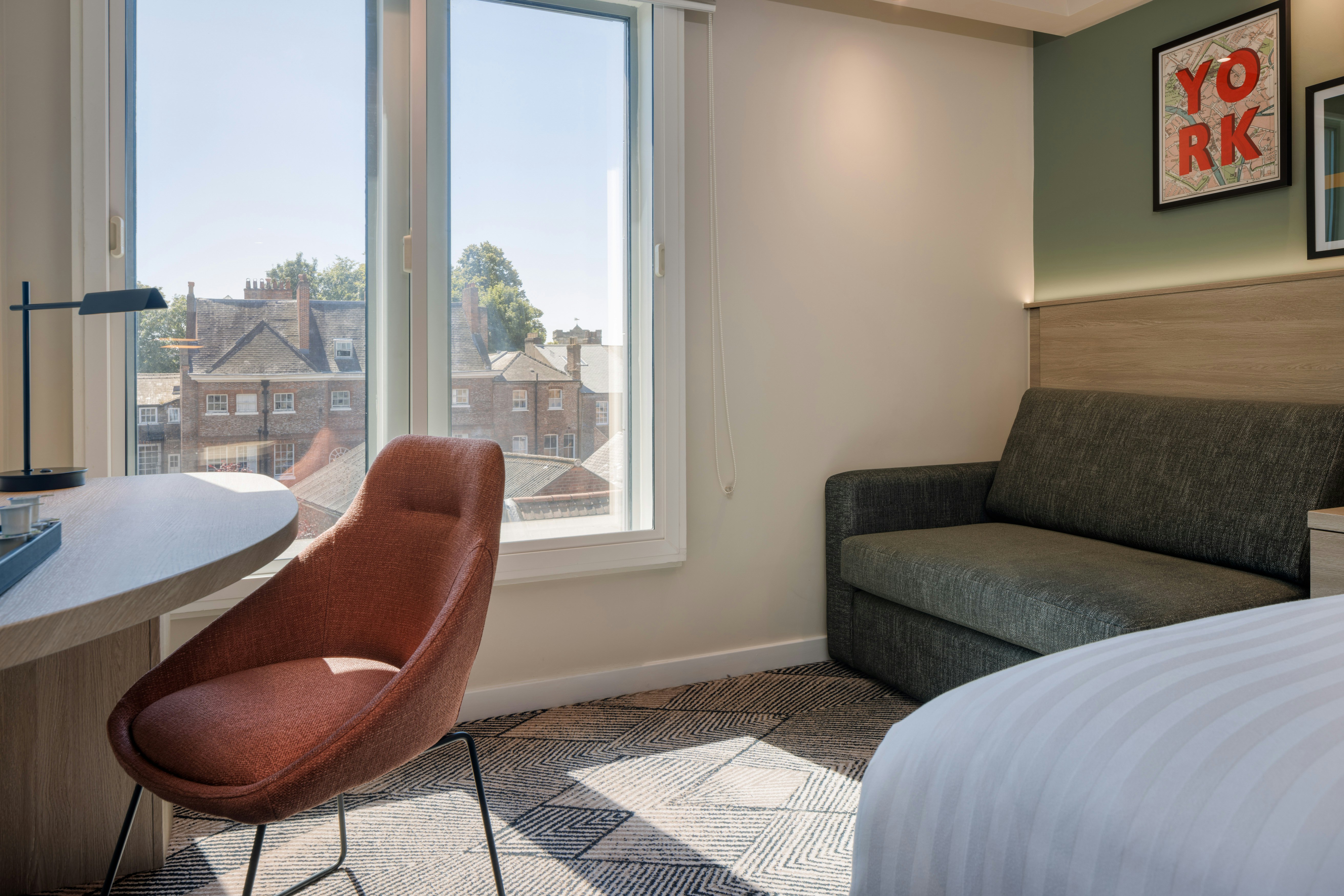 غرفة بسرير كينج في طابق مرتفع، HAMPTON BY HILTON YORK 2/4