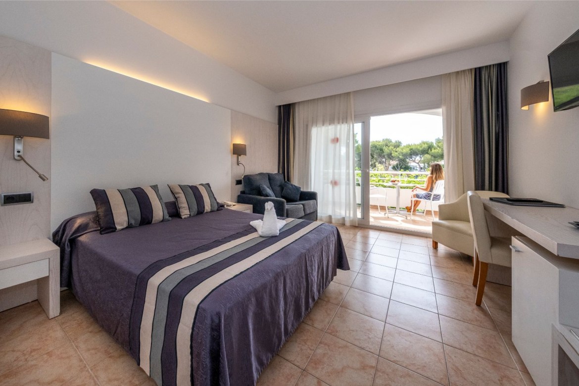 Standard, Double Bed, Balcony or Terrace