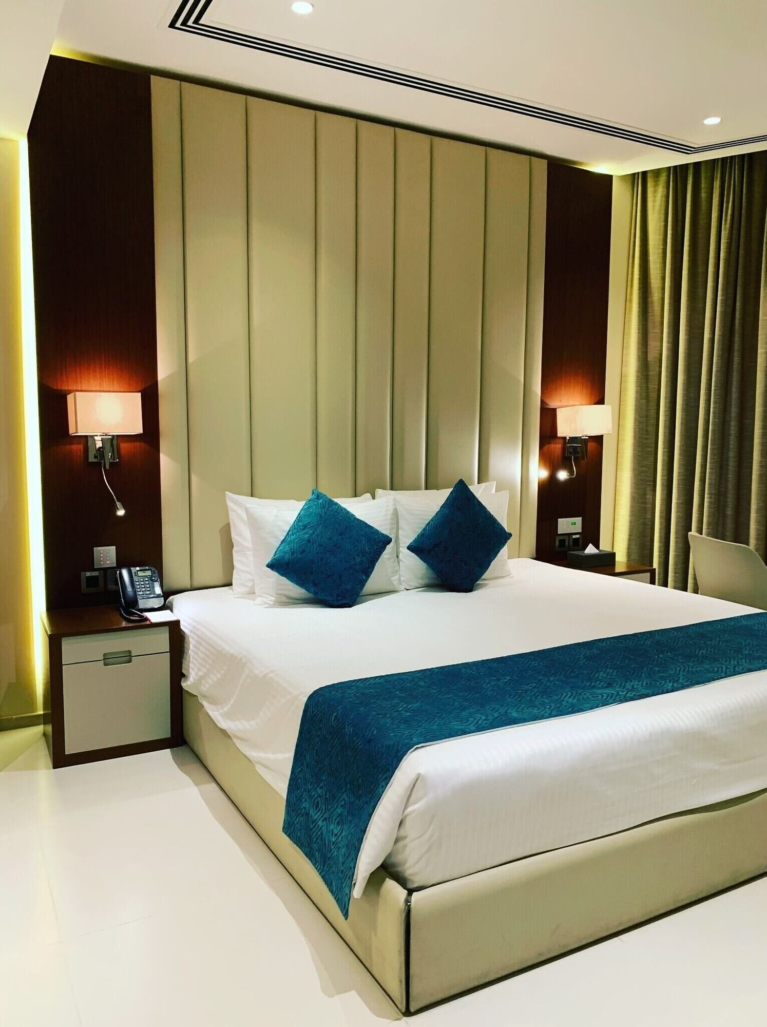 Grand, Chalet, 2 King Beds