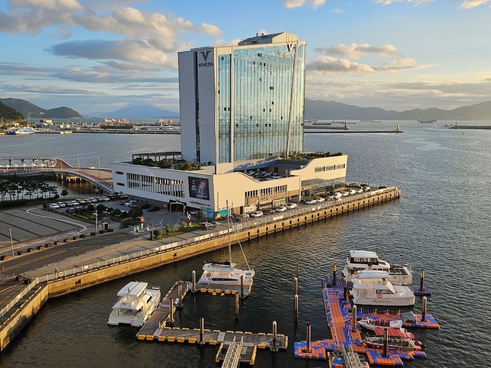 Yeosu Venezia Hotel & Suites 44/50