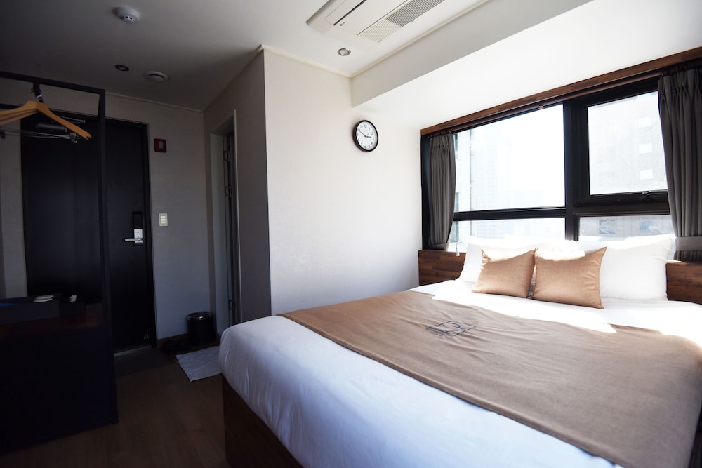 57 Myeongdong Hostel 34/66