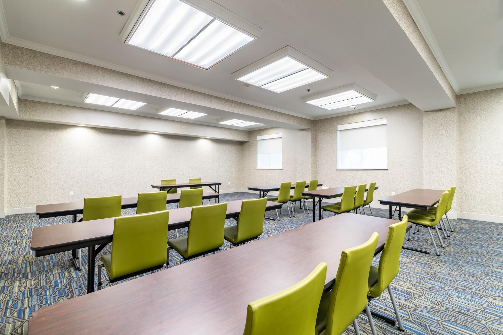 Holiday Inn Express Suites Fort Worth Fossil Creek 26/30