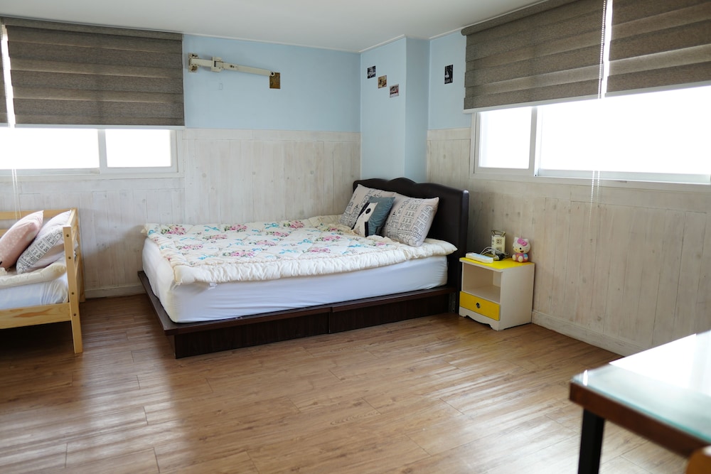 CLASSIC, TWIN BEDS