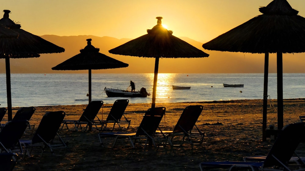 Island Beach Resort And Annex Adults Only 61/81
