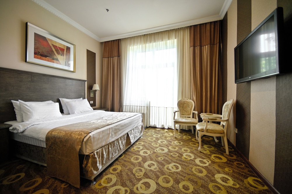IMPERIAL PALACE HOTEL 32/73
