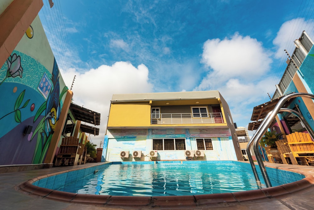 Bays Luxury Lodge 5/50