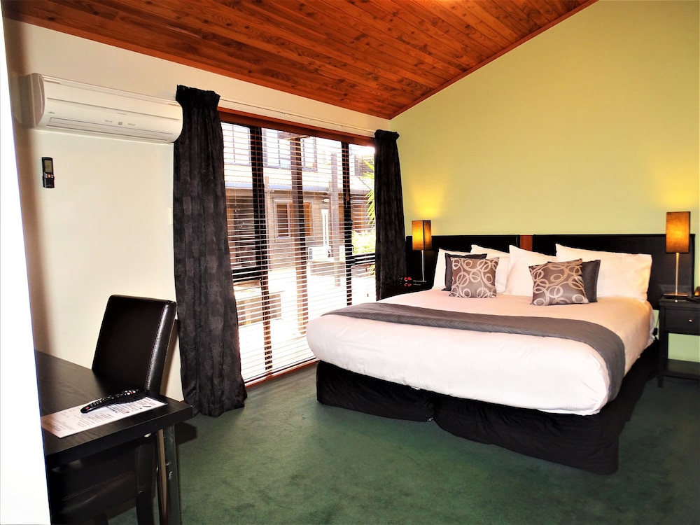 The Marlborough Riverside Hotel 20/48