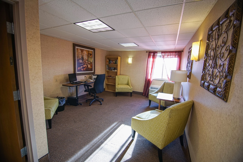 Travelodge by Wyndham Colorado Springs Airport/Peterson AFB 25/44
