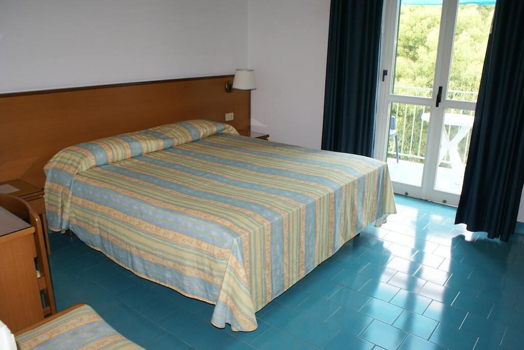 BASIC, DOUBLE BED, SMOKING