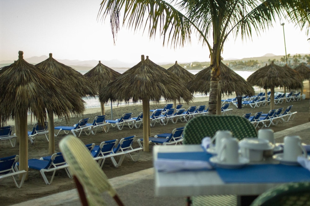 Decameron La Marina Guayabitos Ramada All Inclusive Resort 49/50
