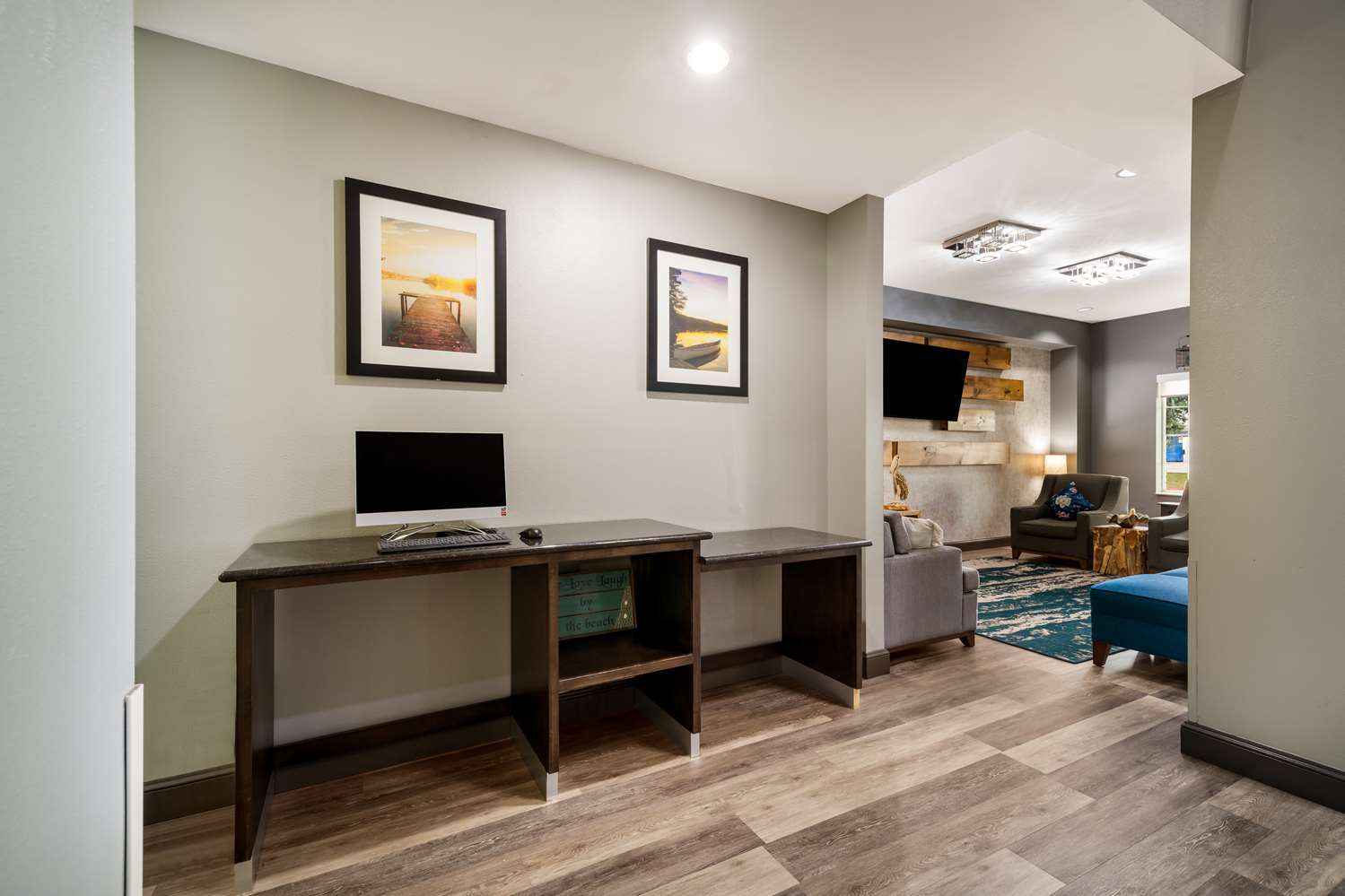 Best Western Plus Lake Dallas Inn & Suites 23/27