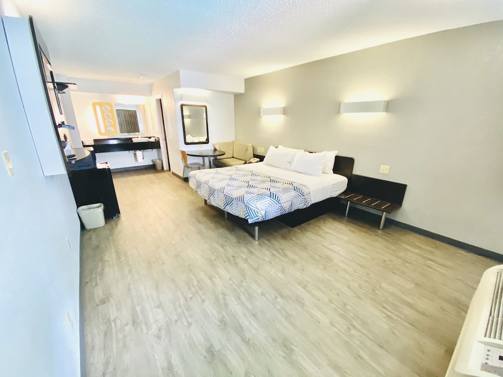 Motel6 Boerne, TX 33/60