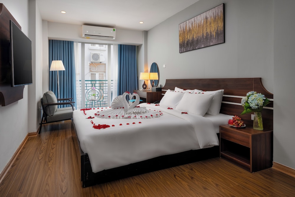 EXECUTIVE, DOUBLE OR TWIN BED, CITY VIEW, BALCONY