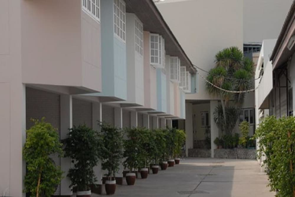 Bangsaen Villa Hotel 7/48