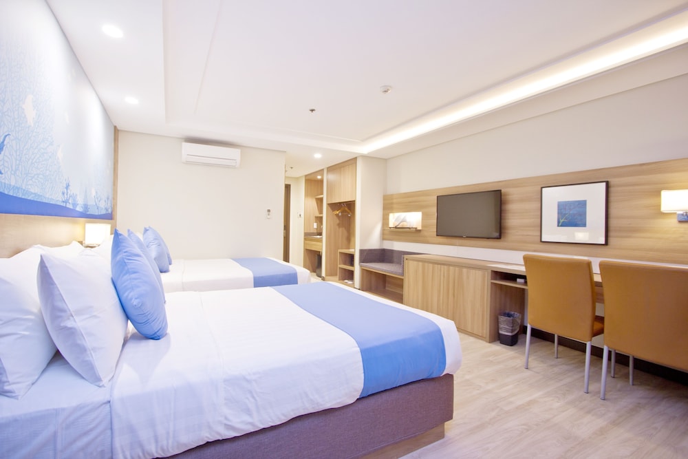 Crown Regency Hotel Makati 20/50