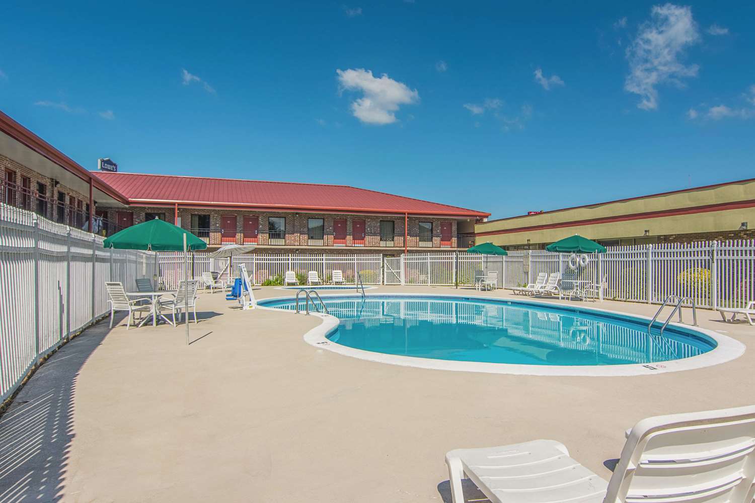 Econo Lodge Fort Payne 14/14