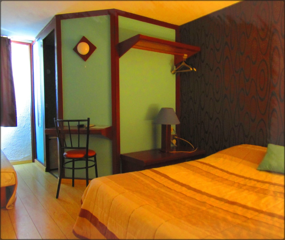 Aix Hotel 12/50